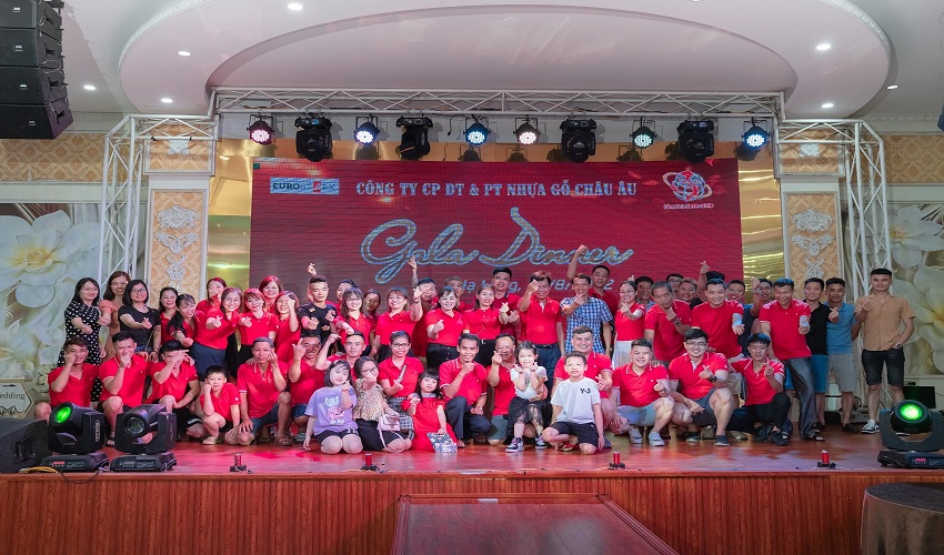 Công ty CP ĐT & PT nhựa gỗ Châu Âu tham quan Hạ Long